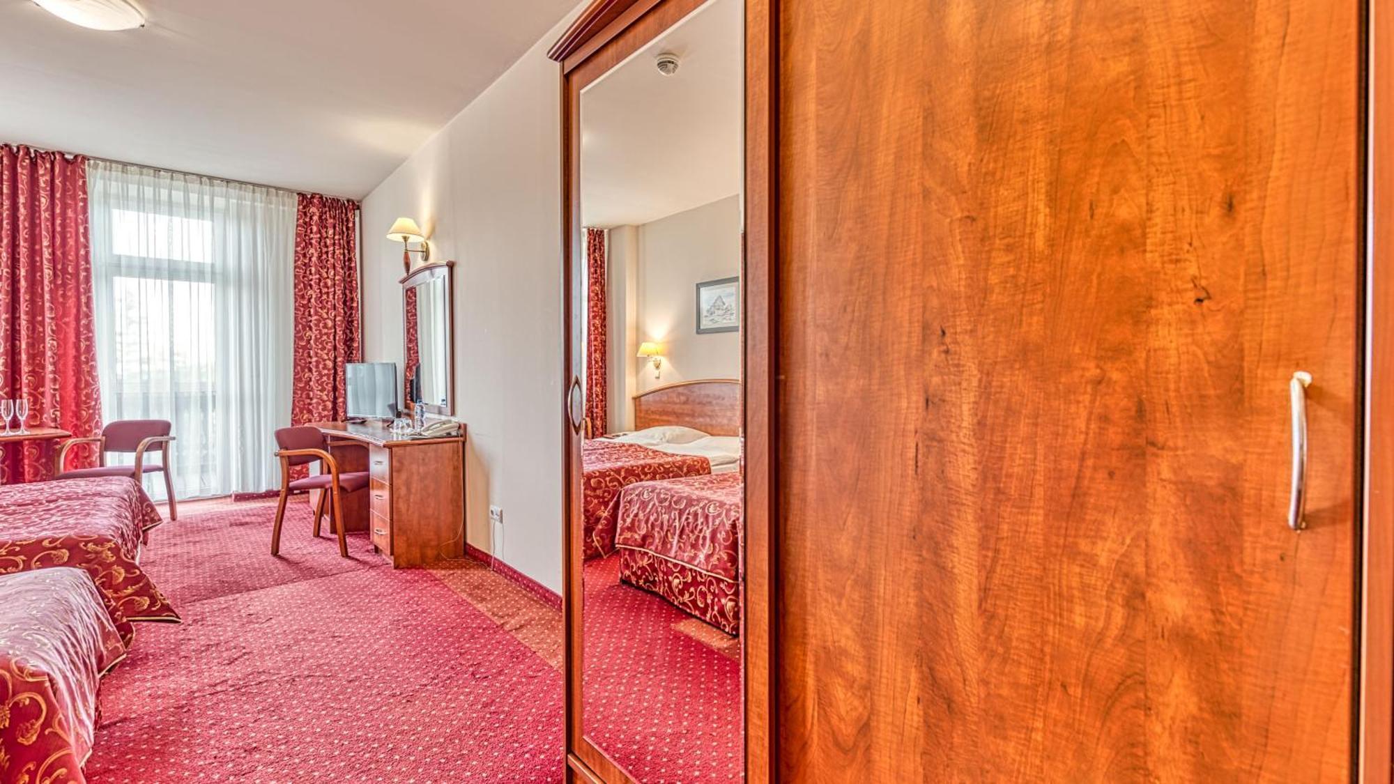 St Lukas Medical & Spa Świeradów-Zdrój Exteriör bild